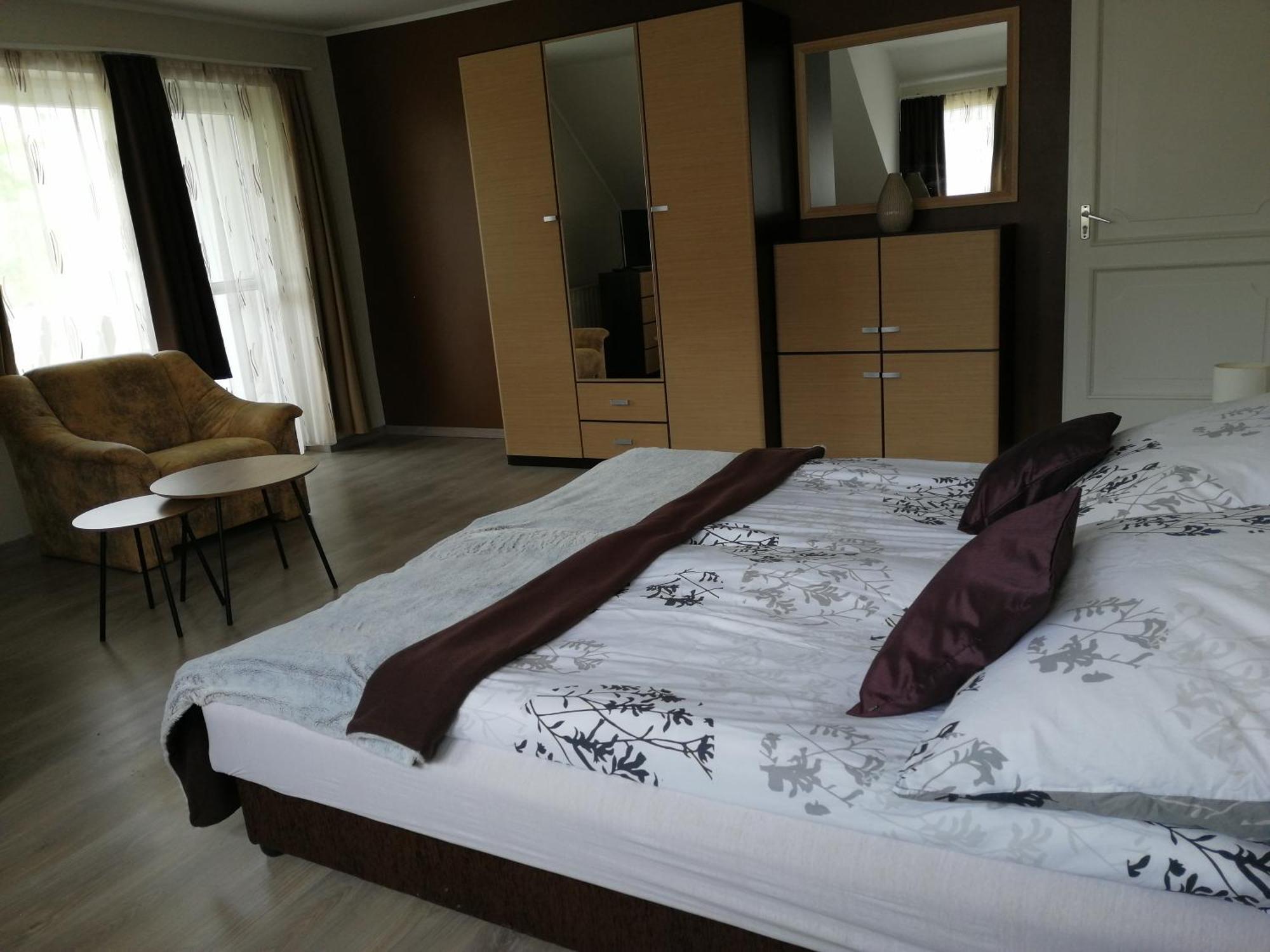 Betti Vendeghaz Apartment Alsópáhok Екстериор снимка
