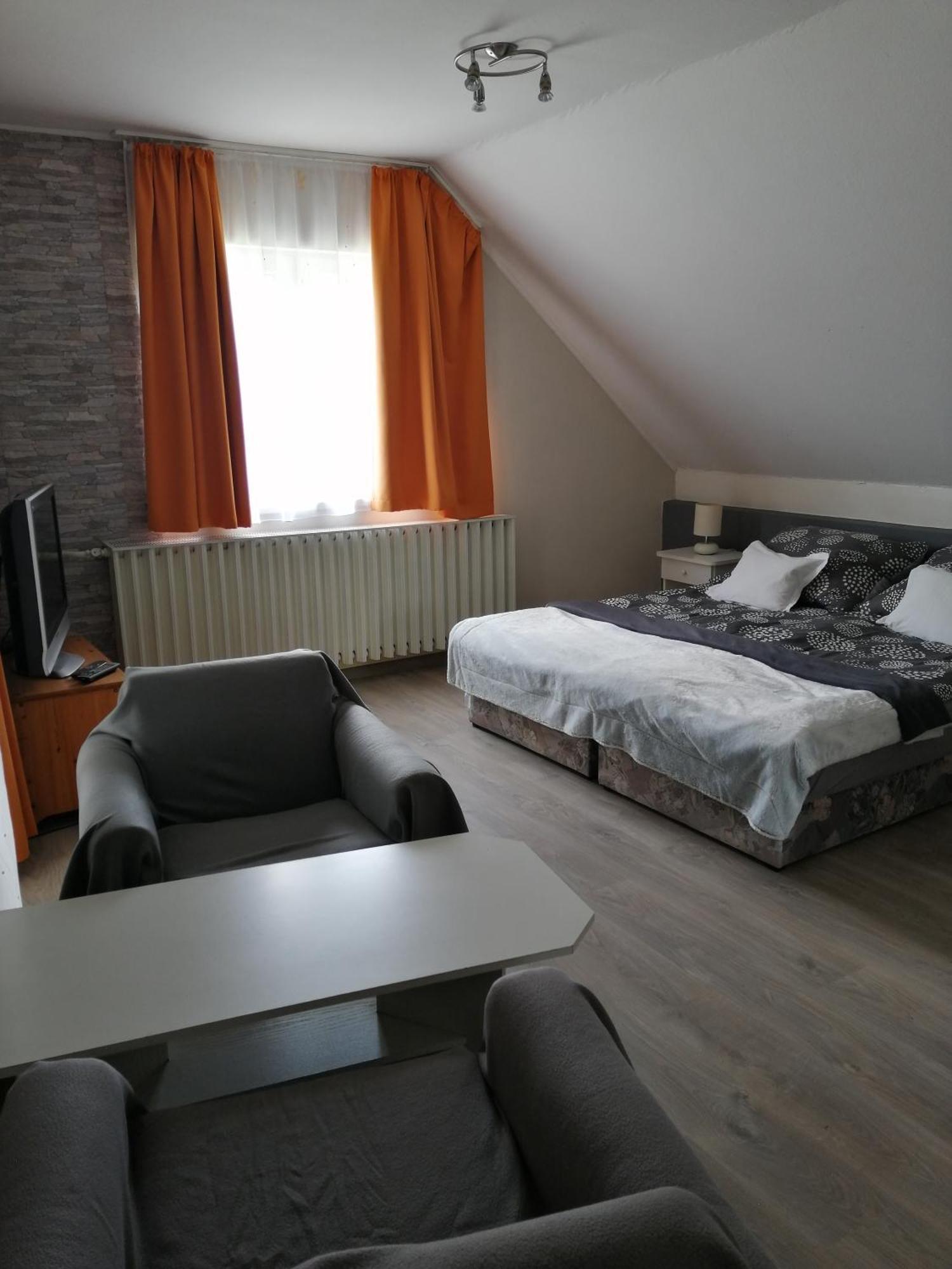 Betti Vendeghaz Apartment Alsópáhok Екстериор снимка