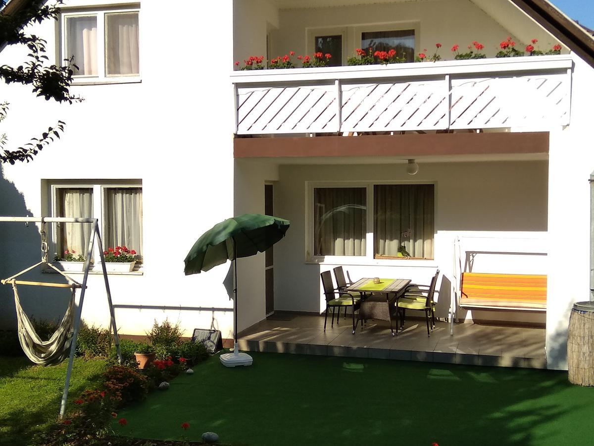 Betti Vendeghaz Apartment Alsópáhok Екстериор снимка